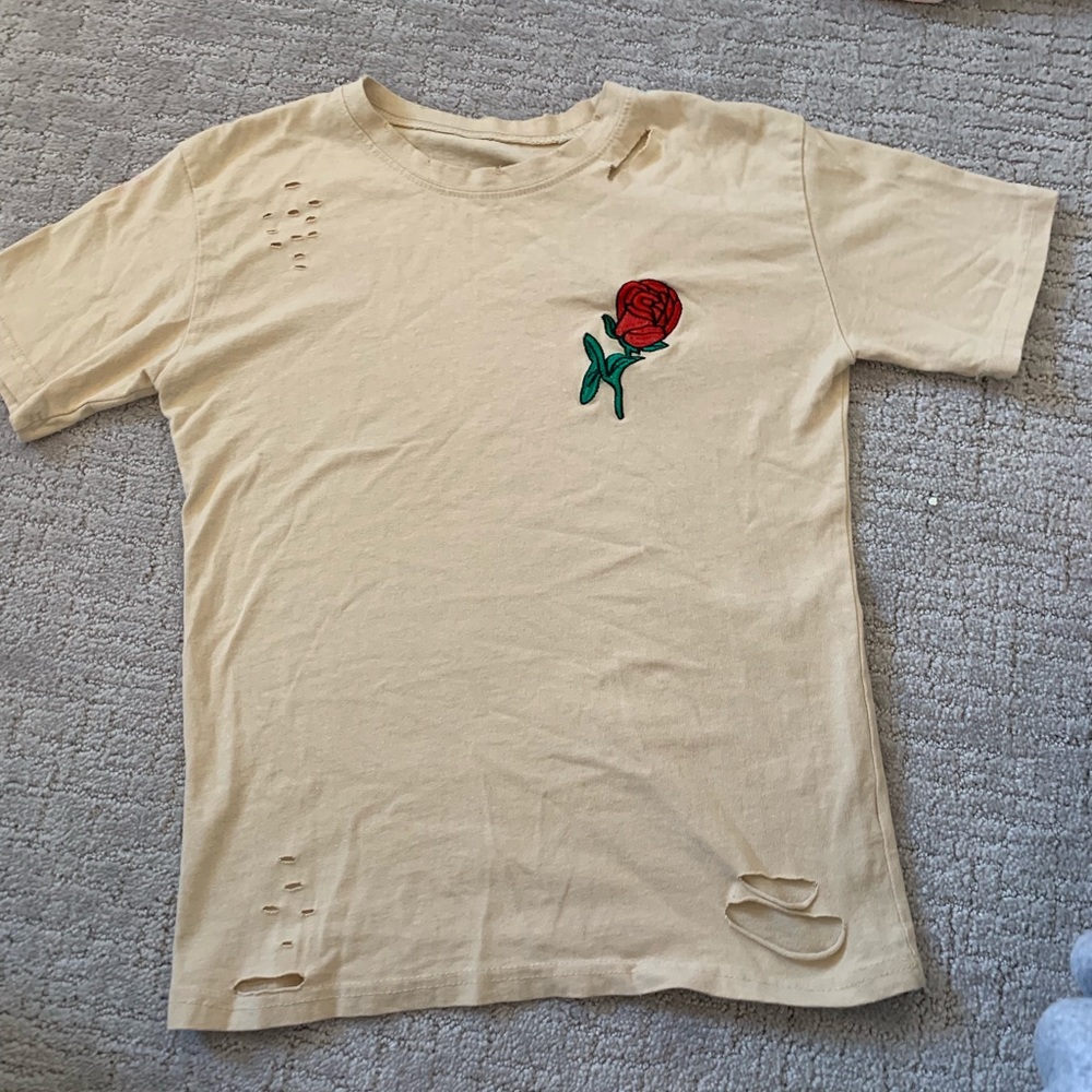 beige t-shirt w rose embroidery